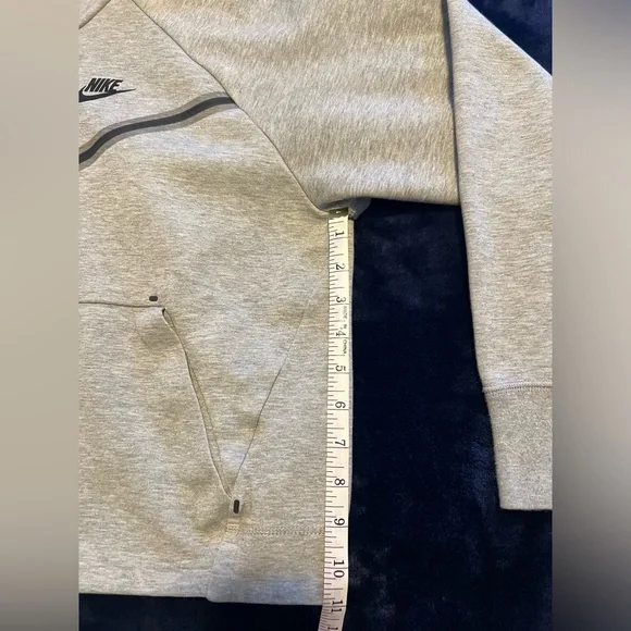 Nike Tech Jacket - Women’s Sz Large - Picture 6 of 8